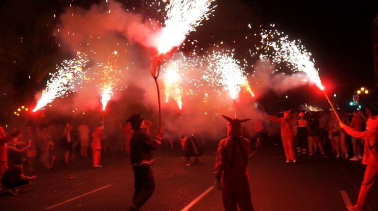 EL CORREFOC CIERRA EL CICLO DE ESPECTÁCULOS PIROTÉCNICOS DE LA GRAN FIRA DE VALÈNCIA