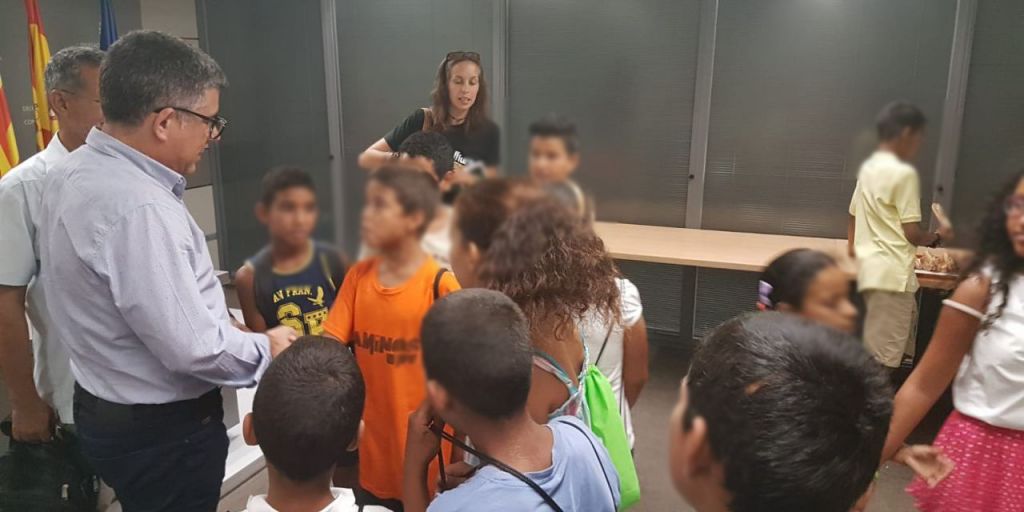  El delegado del Gobierno recibe a los niños saharauis del Programa Vacances en Pau