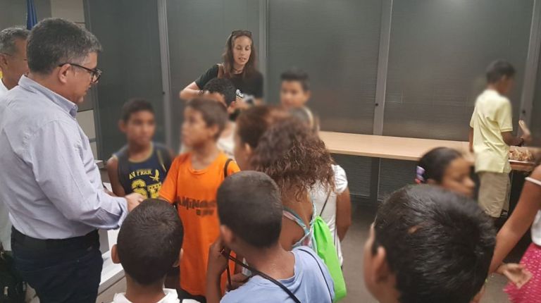 El delegado del Gobierno recibe a los niños saharauis del Programa Vacances en Pau