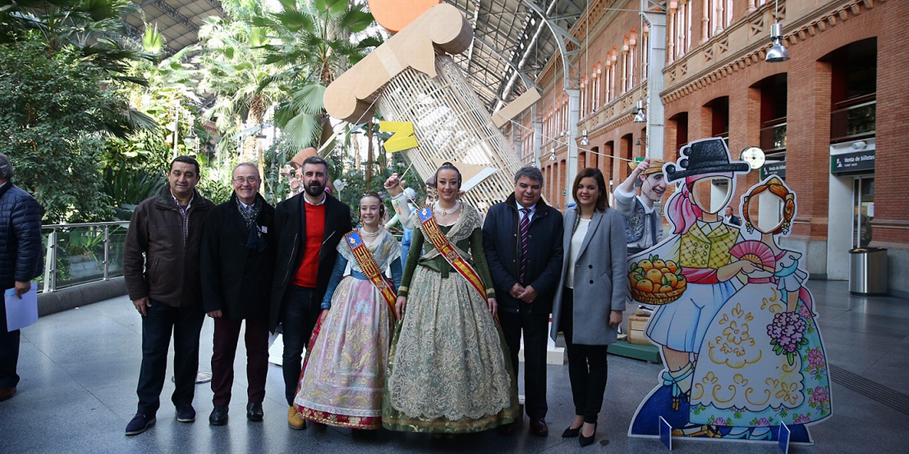  VALÈNCIA PLANTA UNA FALLA EN LA ESTACIÓN DE ATOCHA DE MADRID: #ENAVEALASFALLAS