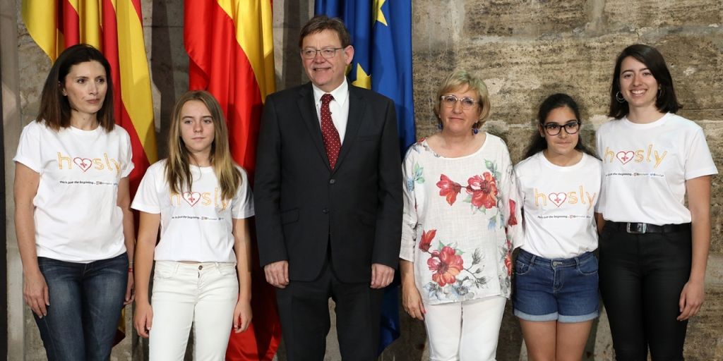  Ximo Puig se reúne con las candidatas valencianas al Technovation Challenge 