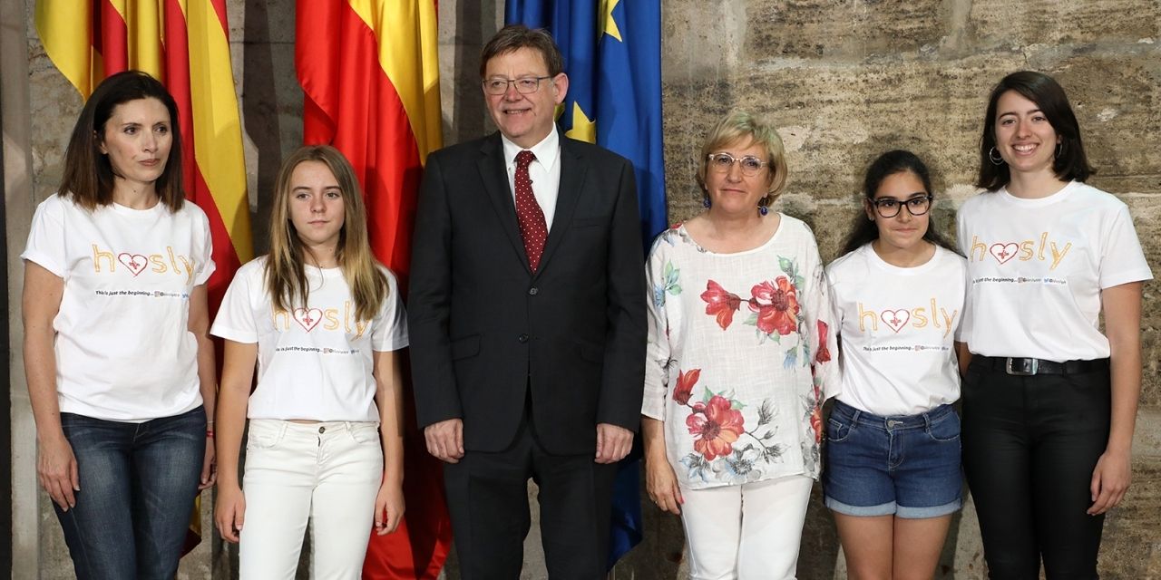  Ximo Puig se reúne con las candidatas valencianas al Technovation Challenge 