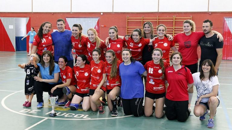 El equipo femenino de balonmano Puçol-Morvedre, campeón de Copa 