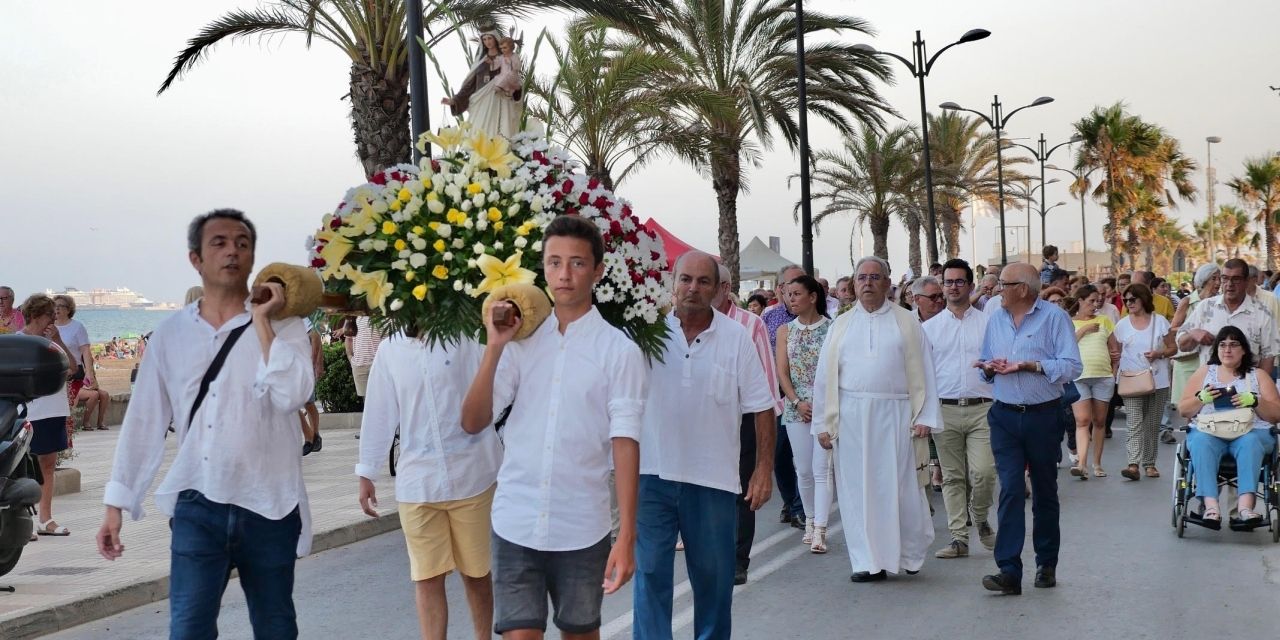  Port Saplaya rinde homenaje a la Virgen del Carmen