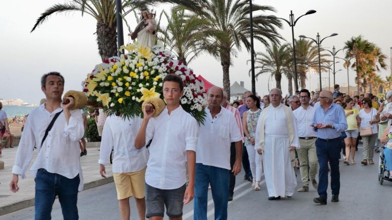 Port Saplaya rinde homenaje a la Virgen del Carmen