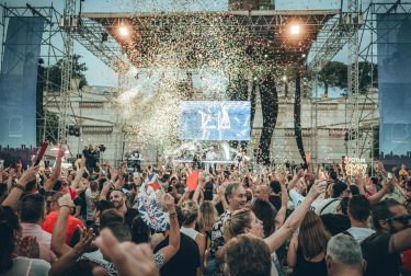 Benidorm inaugura la temporada de festivales con el 5º aniversario del mítico “Homenaje a la Ruta 90’s & 2MIL”