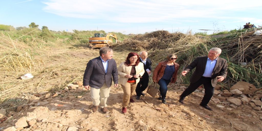  El delegado del Gobierno y la presidenta de la Confederación Hidrográfica visitan las actuaciones en el cauce del Río Júcar en Sueca