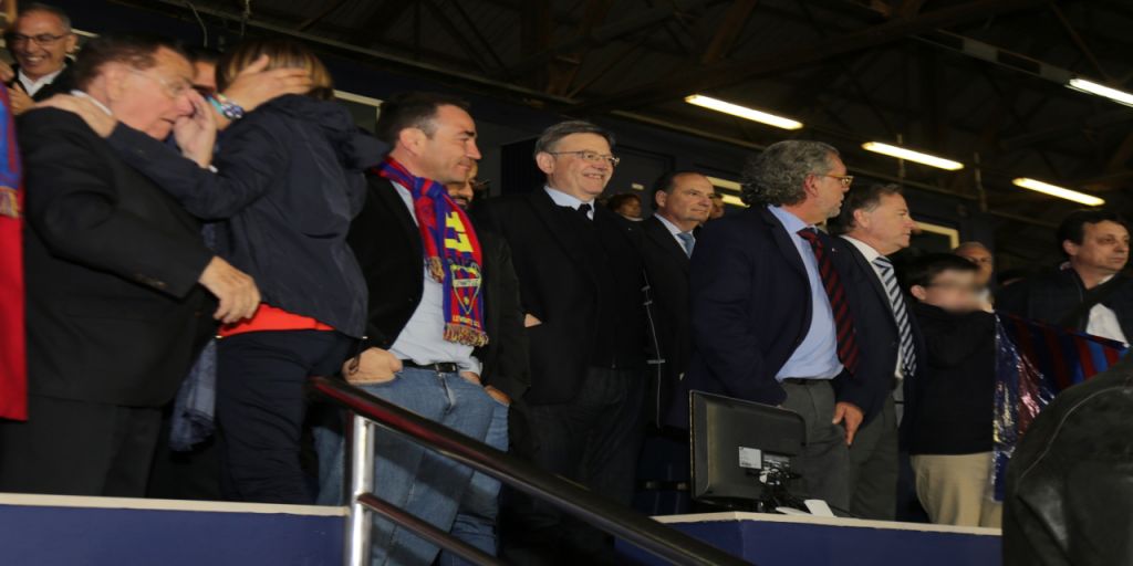  Ximo Puig asiste al partido de fútbol entre el Levante UD y el Real Oviedo