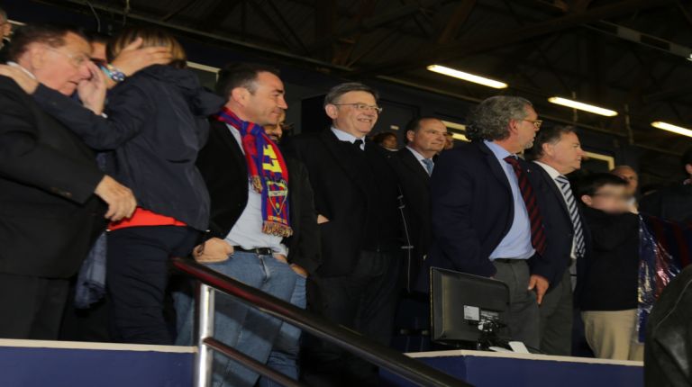 Ximo Puig asiste al partido de fútbol entre el Levante UD y el Real Oviedo