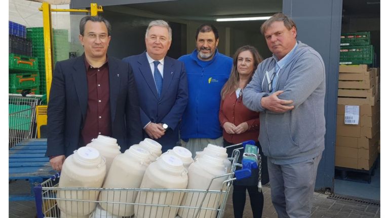 La Horchata de la undécima horchatada fallera se dona a la Casa de la Caridad de Valencia