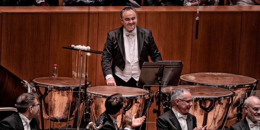  La Orquesta de València estrena el concierto para timbales Storm of Strikes de Óscar Navarro, dirigida por Alexander Liebreich y con el solista Javier Eguillor