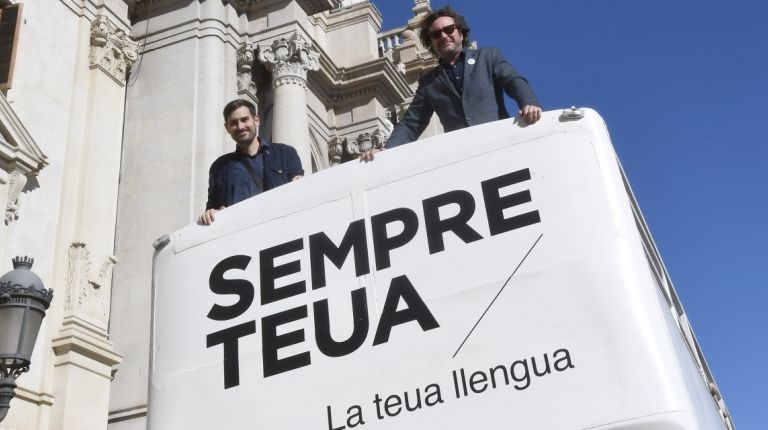 EL BUS DE LA LLENGUA RECORERRÁ LAS CALLES DE VALÈNCIA DURANTE LA SEMANA FALLERA