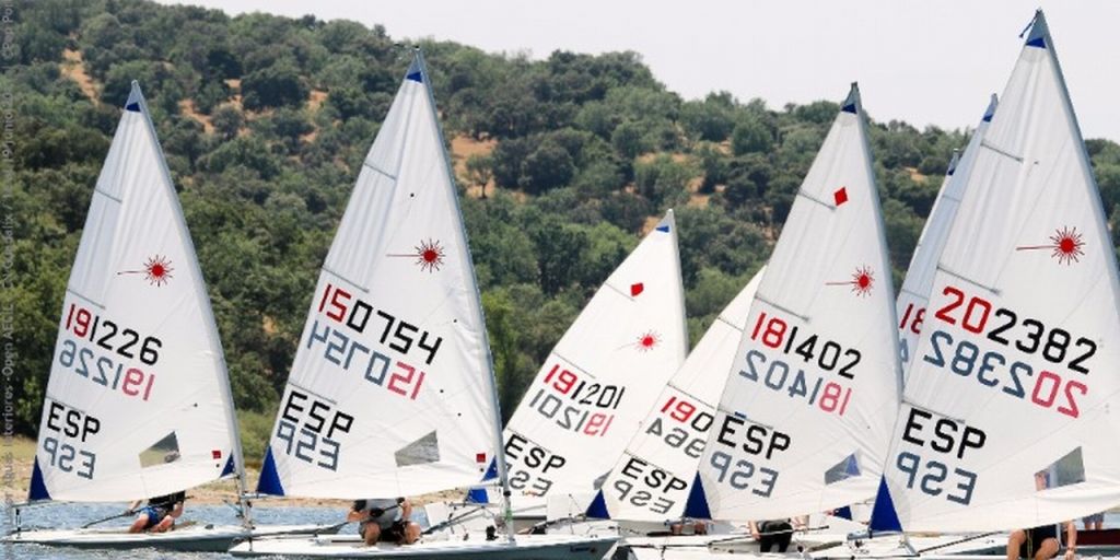  Oscar López y Ander Carmona se colocan líderes de la Copa de España Laser en Guadalix