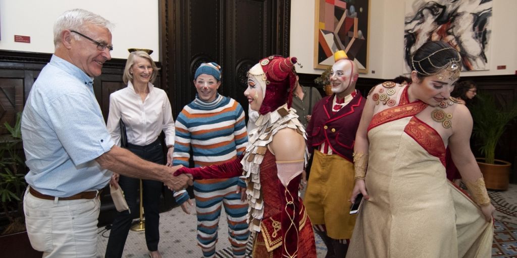  El alcalde de Valencia ha recibido esta mañana en el Ayuntamiento a una representación del Cirque du Soleil