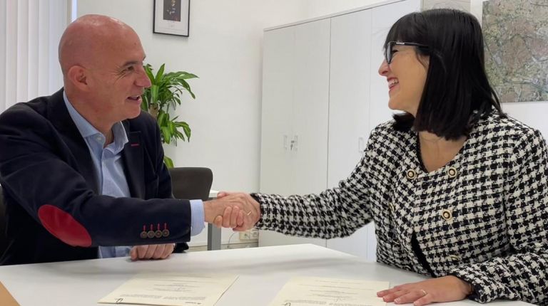 La Concejalía de Emprendimiento refuerza el apoyo al emprendimiento joven con 15.000 euros a AJEV