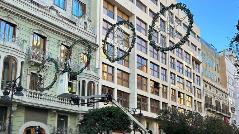 Un espectáculo de música, pólvora y más elementos de iluminación protagonizarán el encendido de las luces de Navidad de València