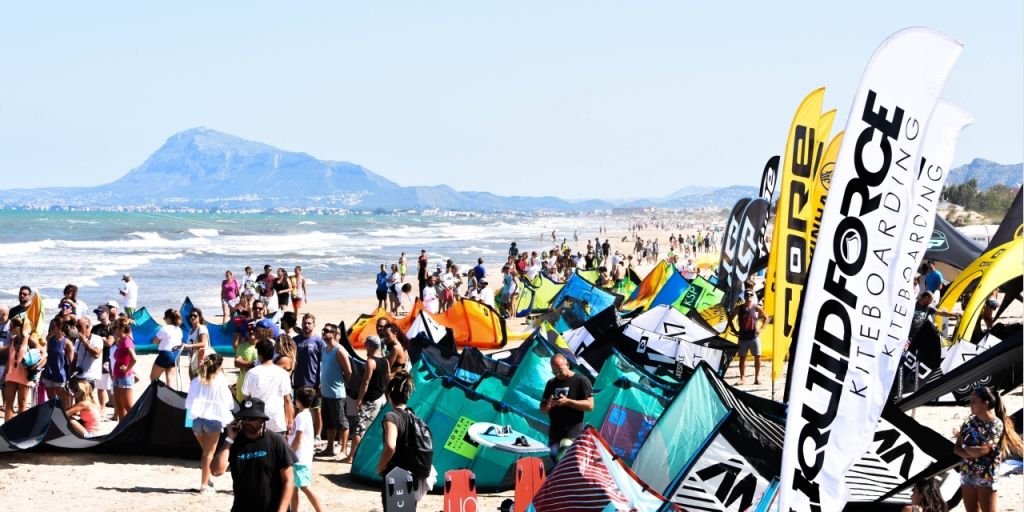  LA SEGUNDA PRUEBA DE LA SPAIN KITEBOARDING LEAGUE, COPA DE ESPAÑA FREESTYLE & STRAPLESS, LLENA LA PLAYA DE OLIVA DEL ESPECTÁCULO DE LOS MEJORES RIDERS INTERNACIONALES  