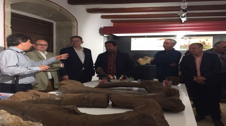 Ximo Puig inaugura la ampliación del museo paleontológico de Cinctorres