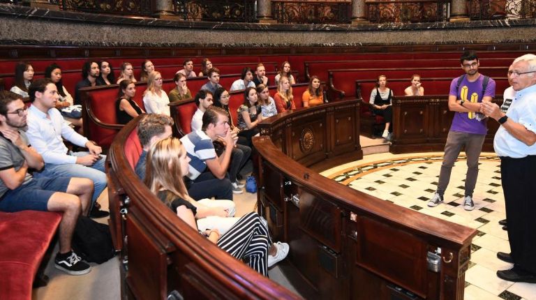 El alcalde de València, Joan Ribó, ha recibido hoy a los estudiantes del Máster de Administración Pública y Ciencia Organizativa de la Universidad de Utrecht 