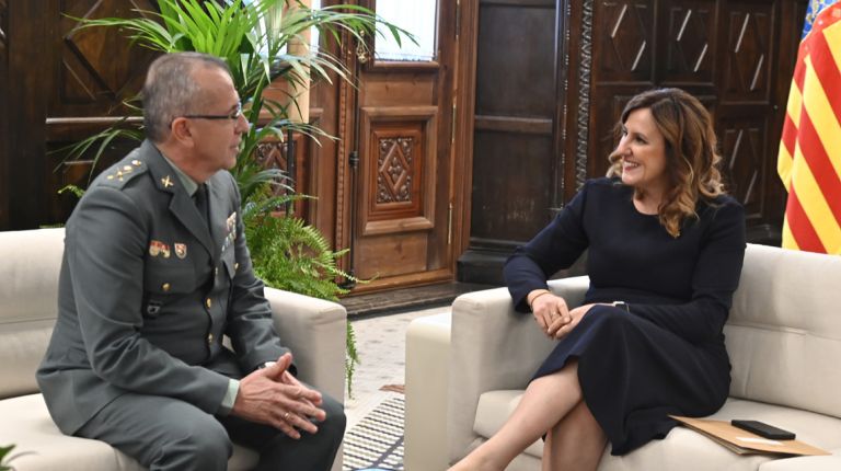 Catalá recibe al general Fernández de Luz