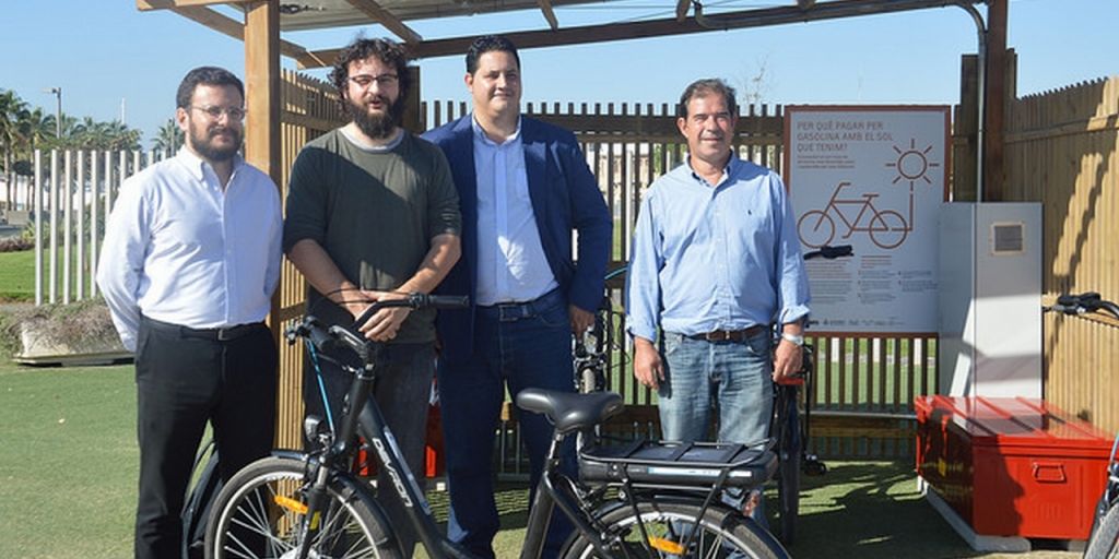  València instala bicis eléctricas cargadas con energía solar