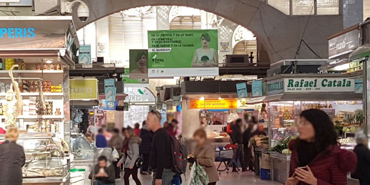  El barco residencia The World compra productos frescos para sus restaurantes en el Mercado Central de Valencia