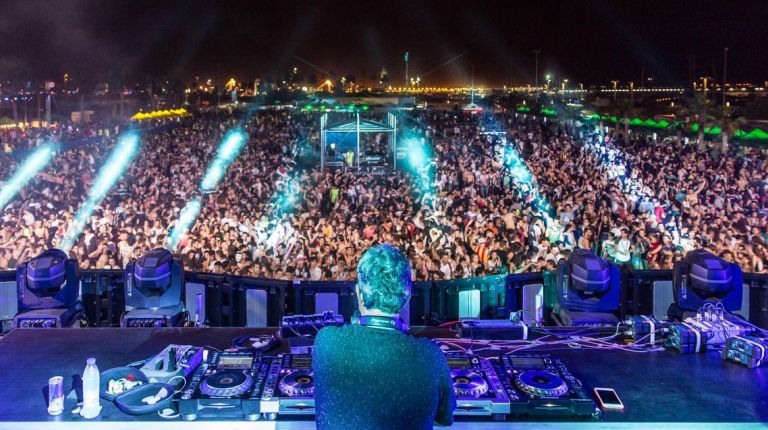 El dj Víctor Pérez hará bailar el 17 de marzo a falleros y visitantes de la falla Islas Canarias-Dama de Elche