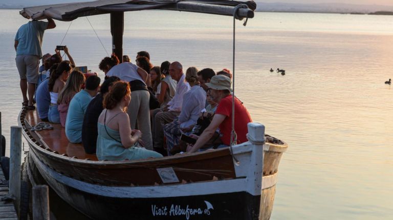 Los paseos en barca por l’Albufera conquistan la Gran Fira de València