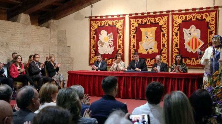 Puig asiste al acto institucional del Día de les Corts Valencianes