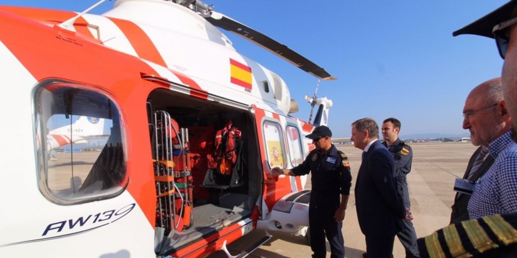  El delegado del Gobierno en la Comunitat Valenciana, Juan Carlos Moragues, ha visitado hoy la base los medios aéreos de Salvamento Marítimo