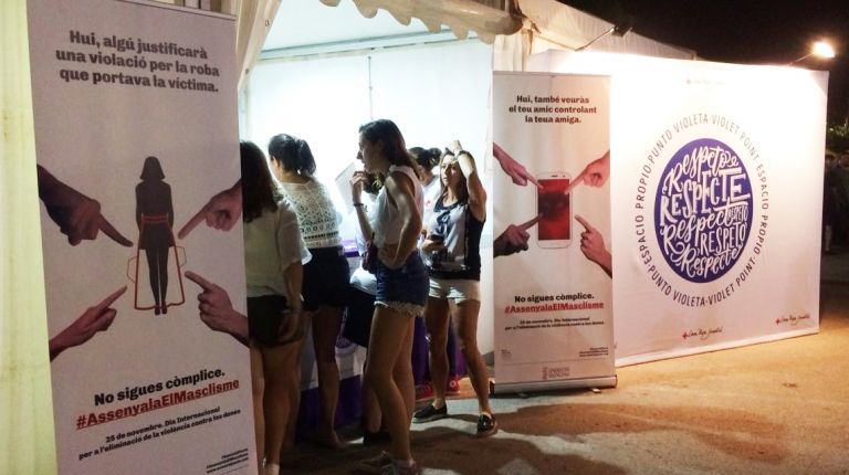 Cruz Roja y Generalitat Valenciana instalan “puntos violeta” para prevenir y luchar contra la violencia machista en festivales de la Comunitat