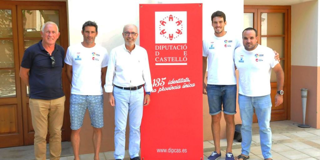 Martínez reconoce a cuatro deportistas del Real Club Náutico de Castellón por su tercer puesto en el mundial del Kayak-Polo