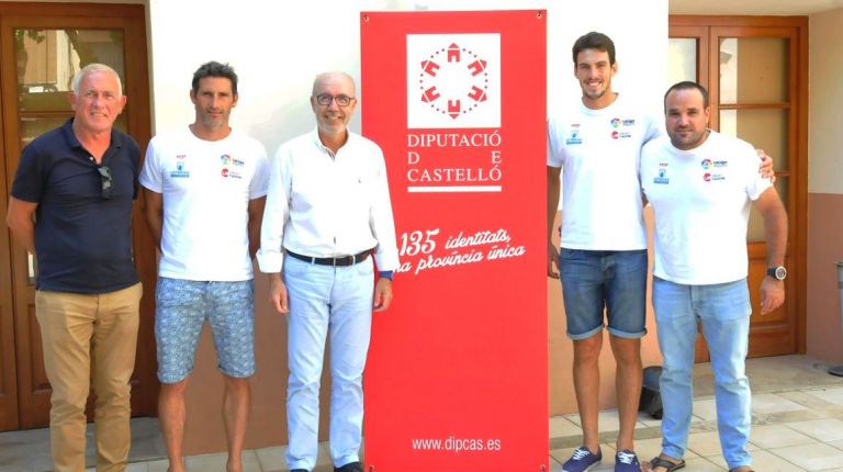 Martínez reconoce a cuatro deportistas del Real Club Náutico de Castellón por su tercer puesto en el mundial del Kayak-Polo