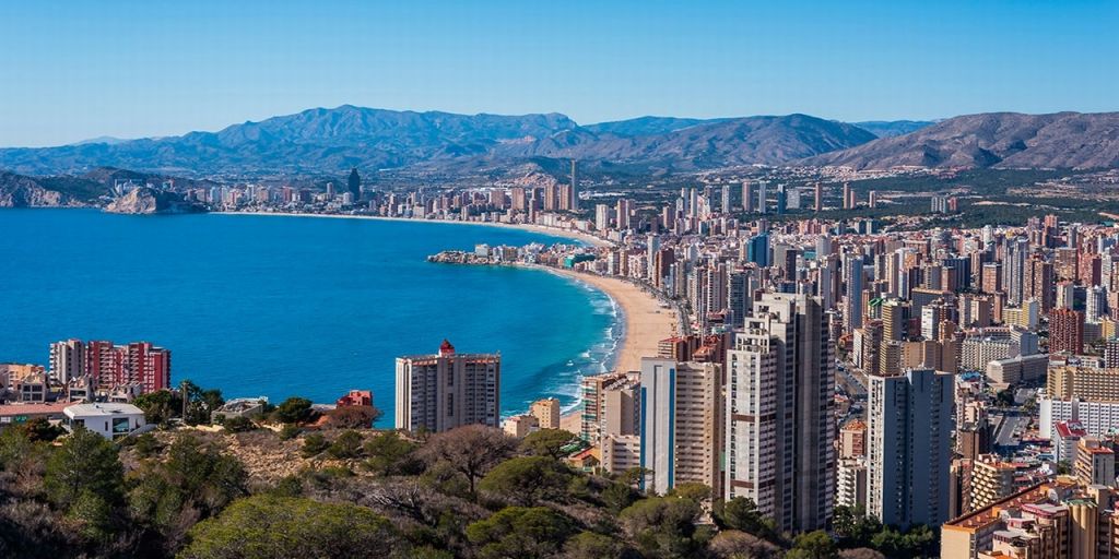  El mercado inglés alcanza ya el 50% del total de la ocupación hotelera en Benidorm y absorbe la caída del turismo nacional.