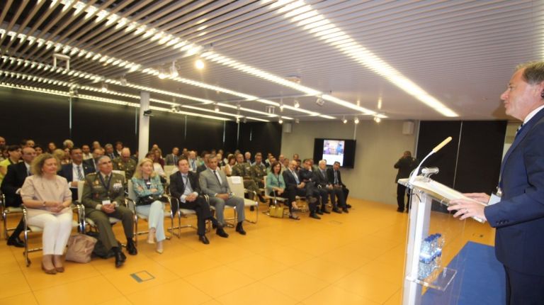 El delegado de gobierno clausura el acto conmemorativo del Día Internacional del Personal de la Paz de las Naciones Unidas en la Base de Quart de Poblet