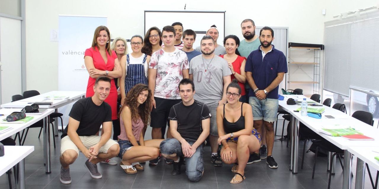  140 ESTUDIANTES PARTICIPAN ESTE VERANO EN LOS CURSOS DE INGLÉS GRATUITOS IMPARTIDOS EN LOS CENTROS MUNICIPALES DE EMPLEO  