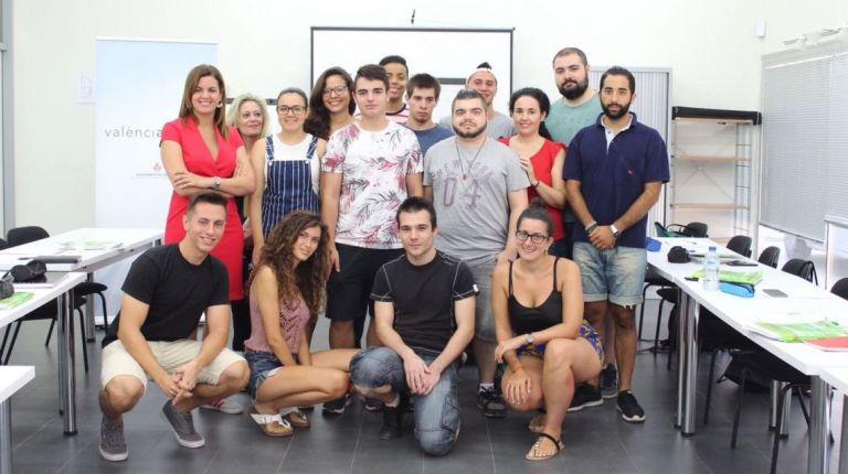 140 ESTUDIANTES PARTICIPAN ESTE VERANO EN LOS CURSOS DE INGLÉS GRATUITOS IMPARTIDOS EN LOS CENTROS MUNICIPALES DE EMPLEO  