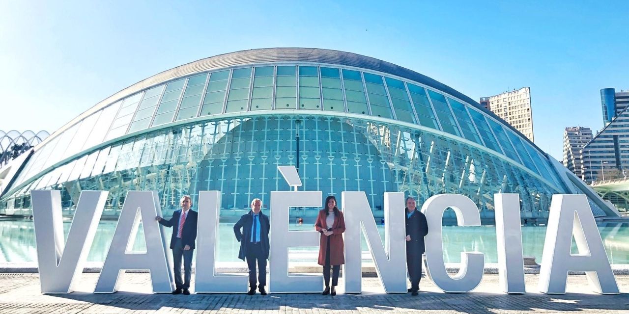  El Ayuntamiento incorpora el nombre de València en una de los enclaves más fotografiados de la ciudad